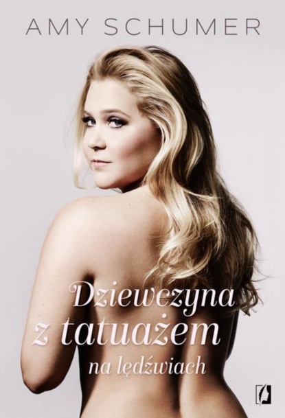 

Dziewczyna z tatuażem na lędźwiach